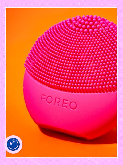 FREE LUNA Play Facial Cleansing Brush worth £29 when you spend £85 on Foreo