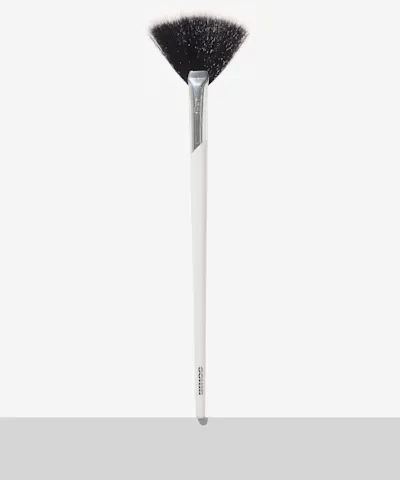 By BEAUTY BAY - Highlighter Fan Brush BB106
