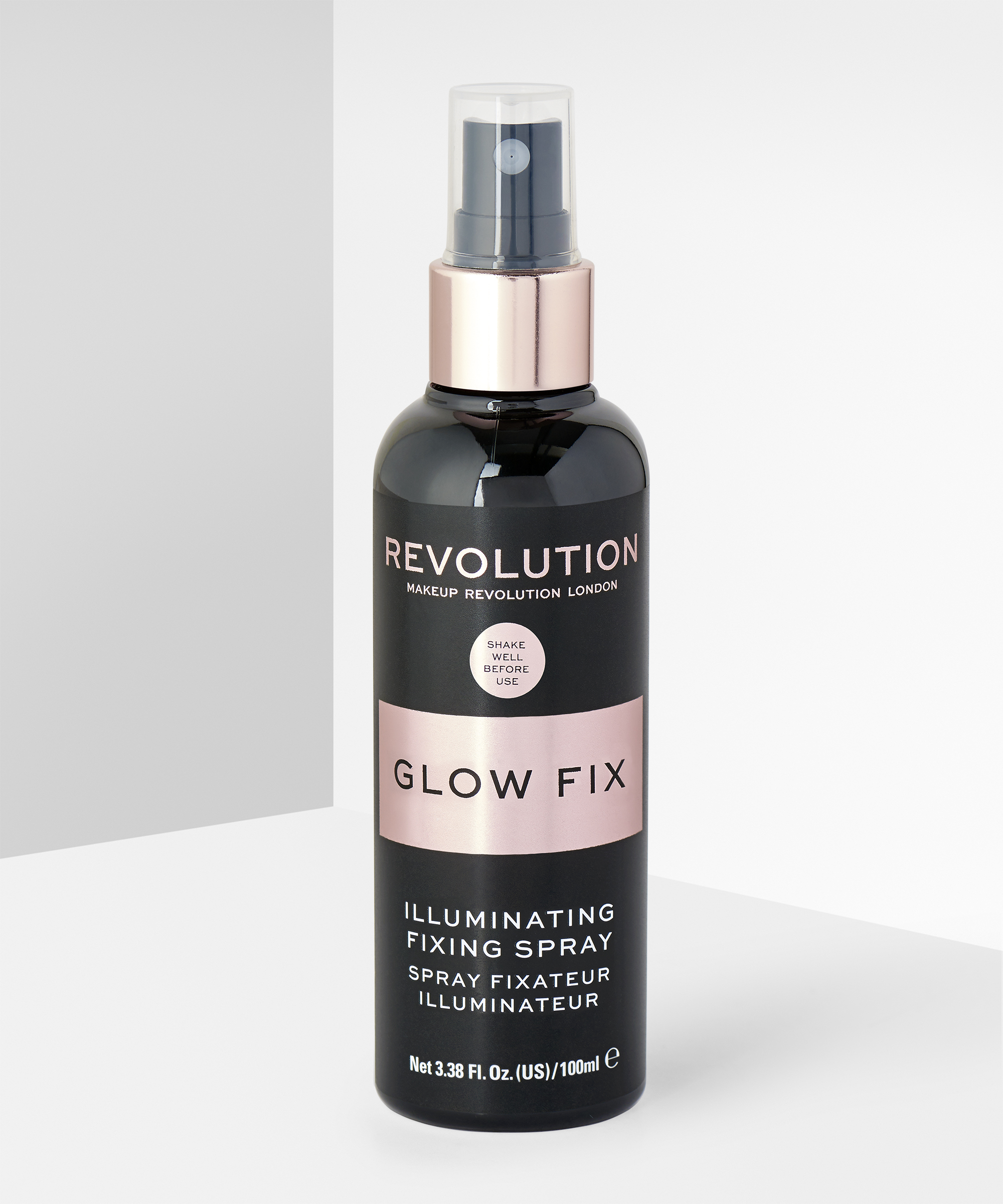 Makeup revolution glow fix illuminating fixing spray for long lasting makeup.
