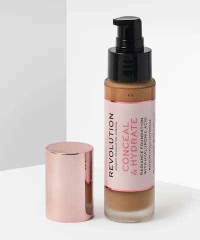 Makeup Revolution - Conceal And Hydrate Foundation