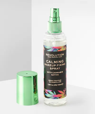 Makeup Revolution - Calming Fixing Spray with Canabis Sativa