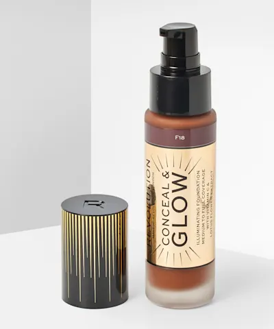 Makeup Revolution - Conceal & Glow Foundation