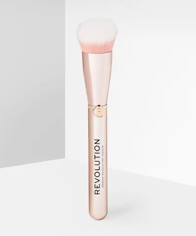 Makeup Revolution - Create Your Look Angled Foundation Brush R8