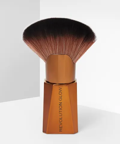 Makeup Revolution - Glow Splendour Fan Highlighting Brush